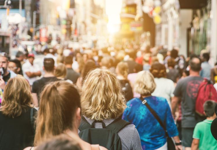 توقع العلماء والمفكرون وعلماء الاجتماع أن يؤدي انتشار العلم الحديث إلى الدفع بالعلمنة