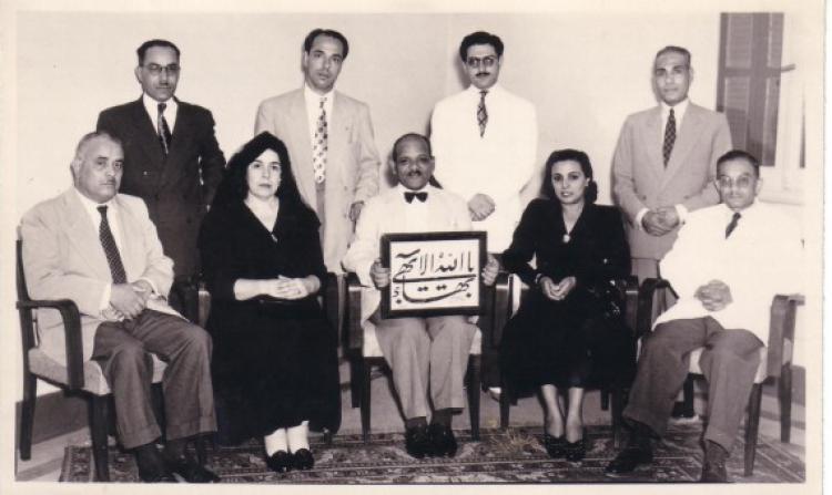 صورة تظهر فيها أسرة بهائية أوائل القرن العشرين
