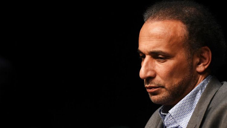 جاءته النكسة الأعظم من صفوف حلفائه السابقين أي جماعة الإخوان المسلمين الذين ساعدوا صعودَه في فرنسا في الماضي