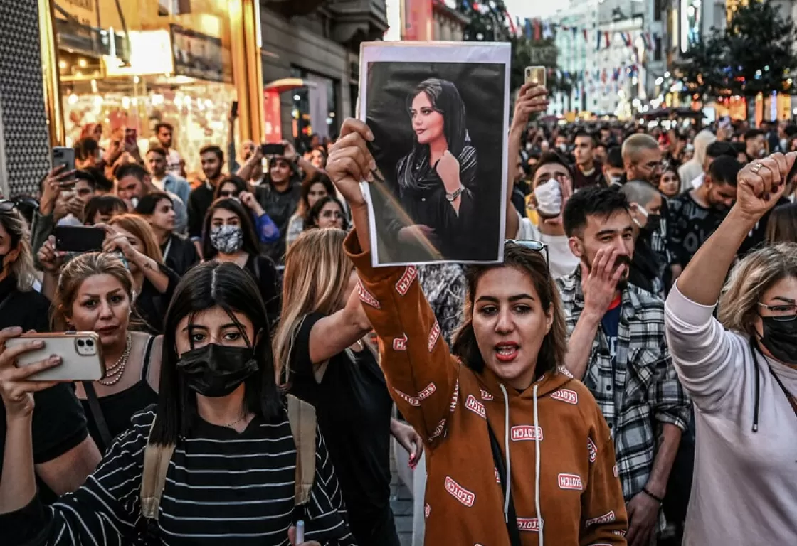 إيران: أحكام جلد النشطاء السياسيين تضاعفت (4) مرات منذ بداية انتفاضة (مهسا)
