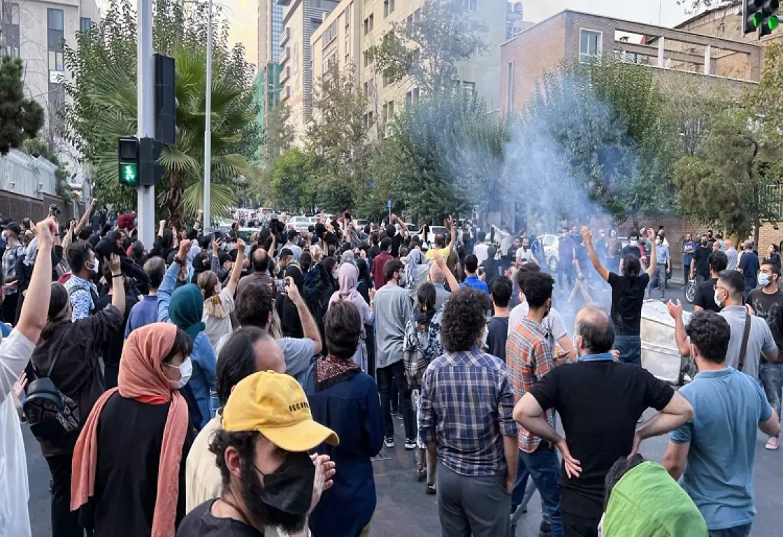 الإضرابات العمالية والاحتجاجات تعم إيران... النظام يقف عاجزاً