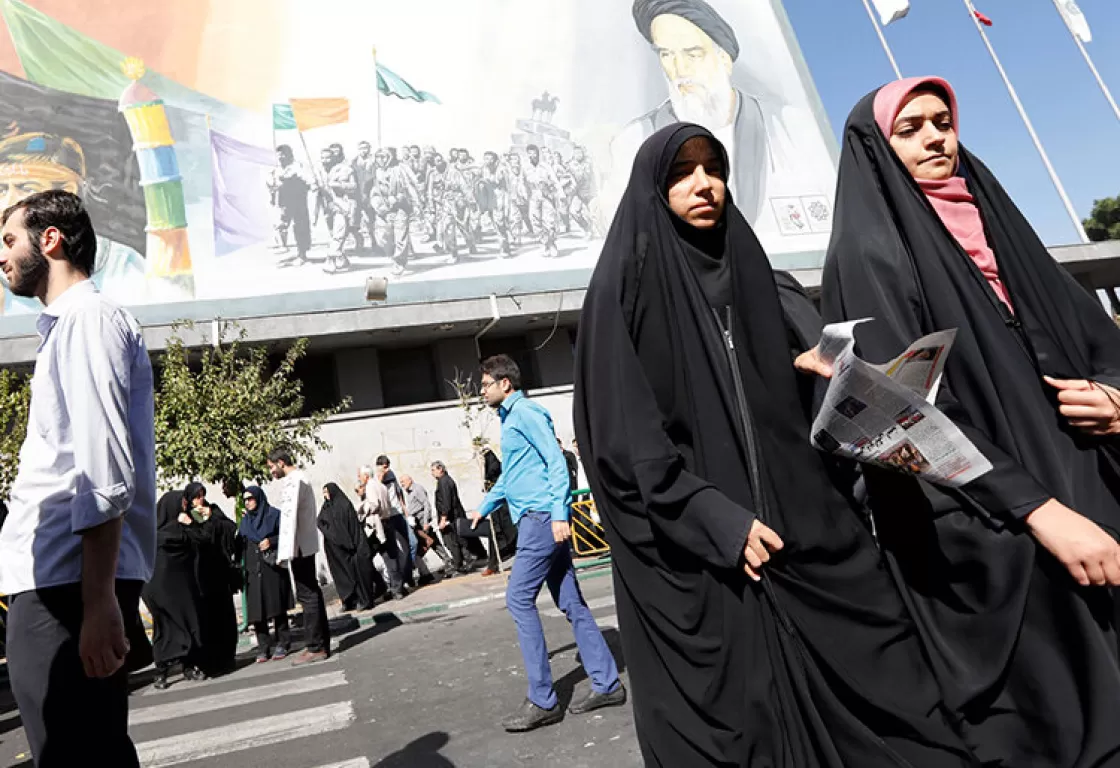 (170) ناشطاً إيرانياً: حكم النظام مدمر، والتركيز على الحجاب الإجباري أمر صادم