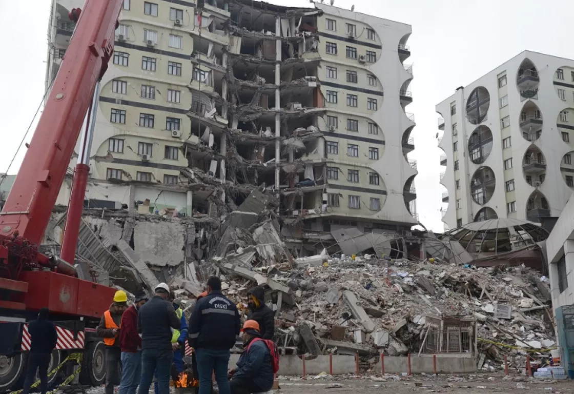 انهيار آلاف المباني يفجر سجالات بين أردوغان والمعارضة