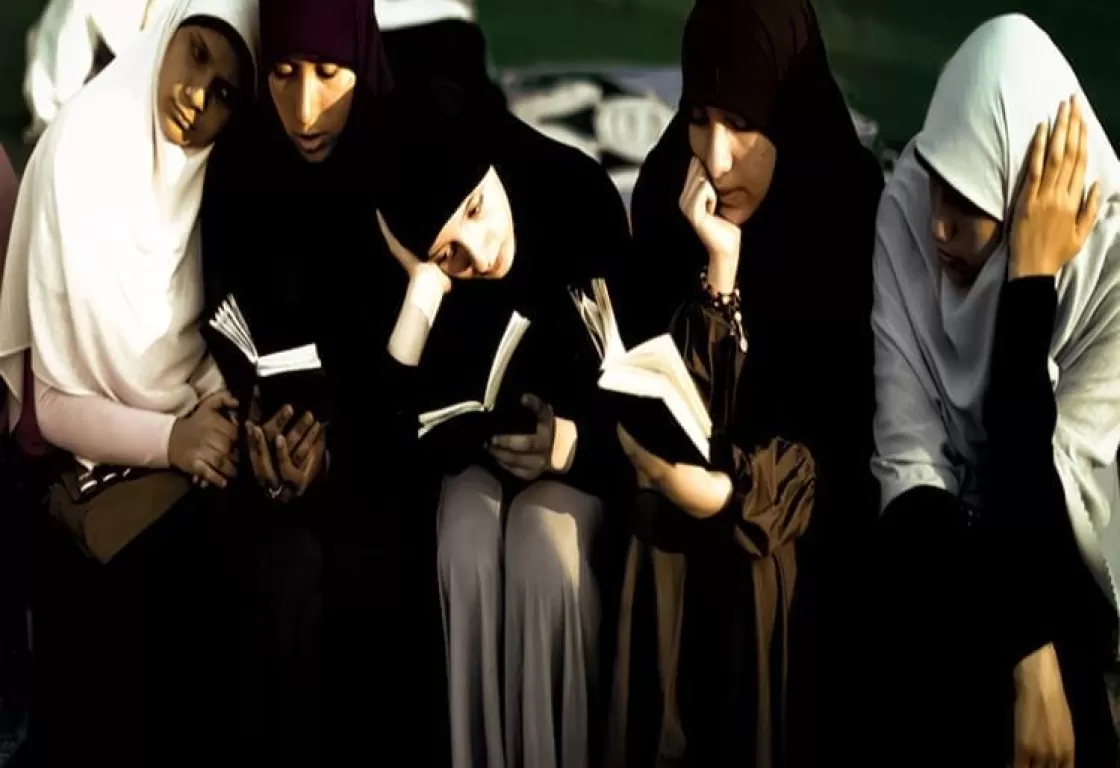 هل المرأة أكثر استجابة للخطاب الديني من الرجل؟ هل المرأة أكثر استجابة للخطاب الديني من الرجل؟
