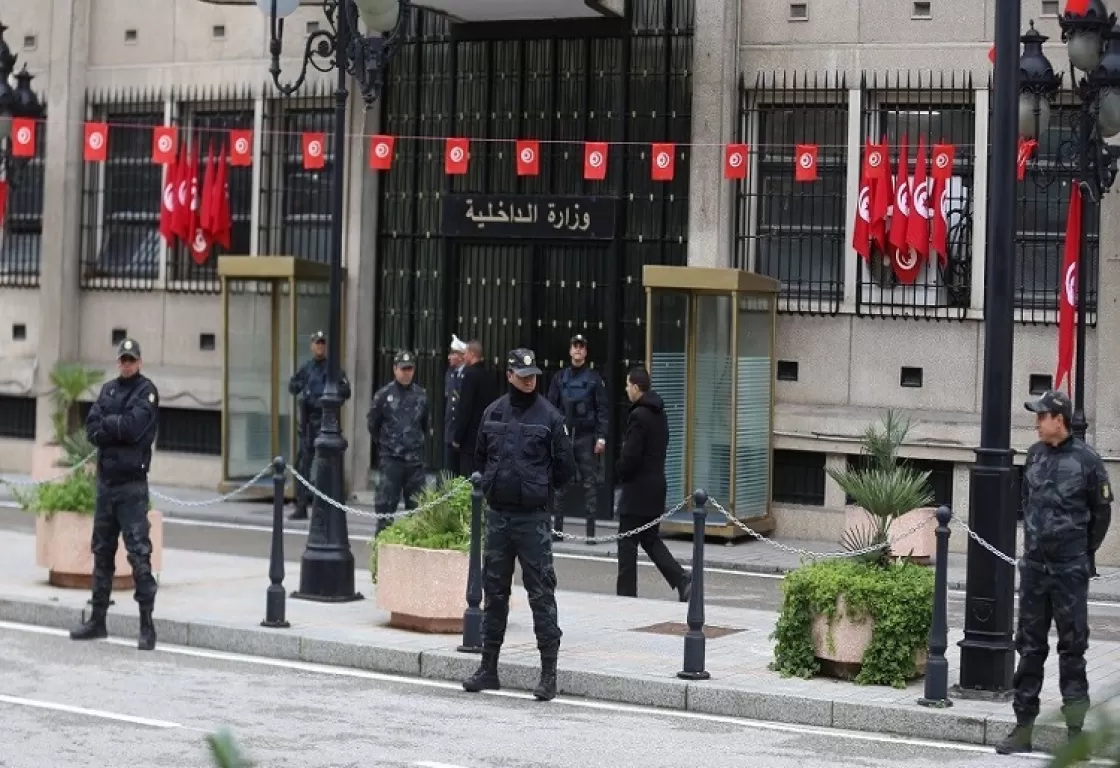 تونس تبدأ إجراءات تطهير القطاع العام من الإخوان