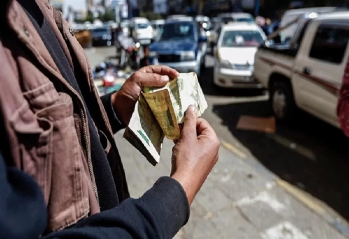 قد تؤدي إلى إفلاس البنوك والتجار... الحوثيون يهددون بمصادرة ودائع مليون يمني