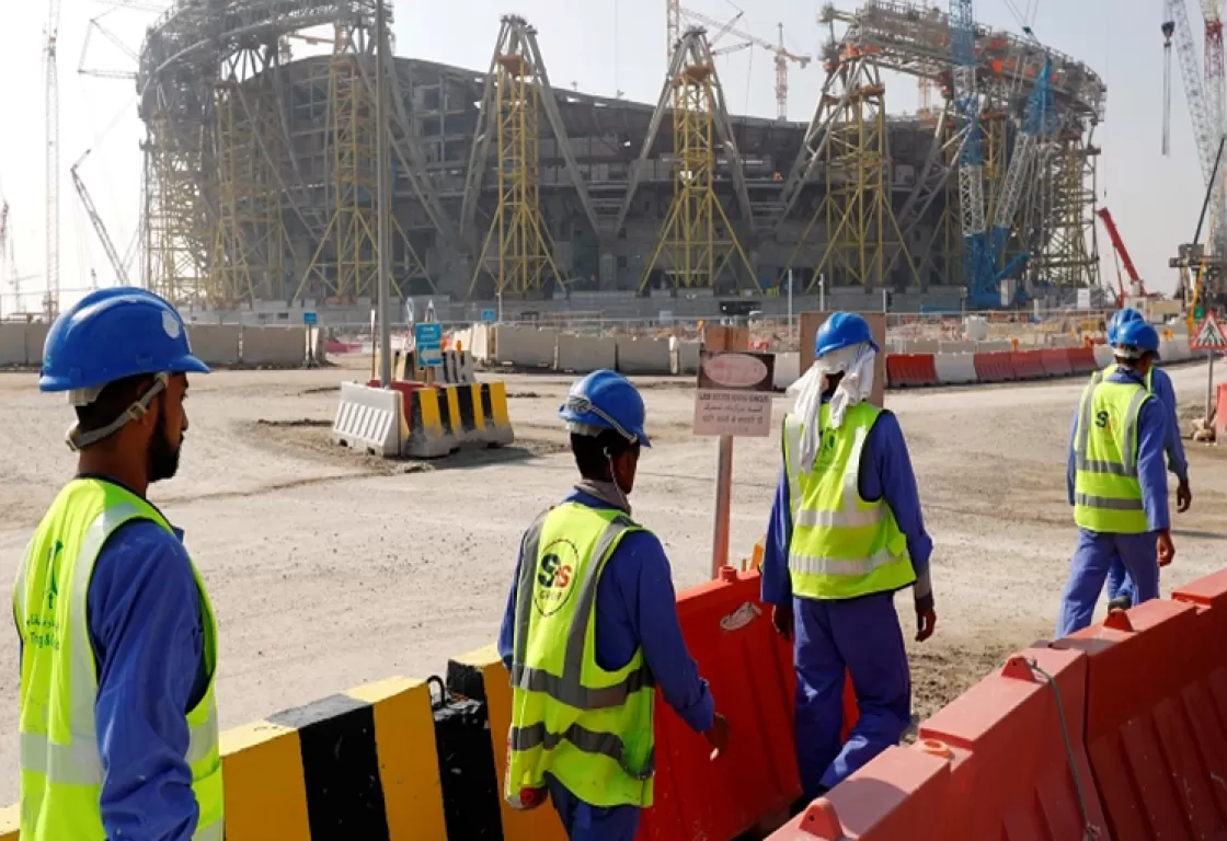 ينامون على الأرصفة... انتهاك جديد للعمالة الوافدة في قطر