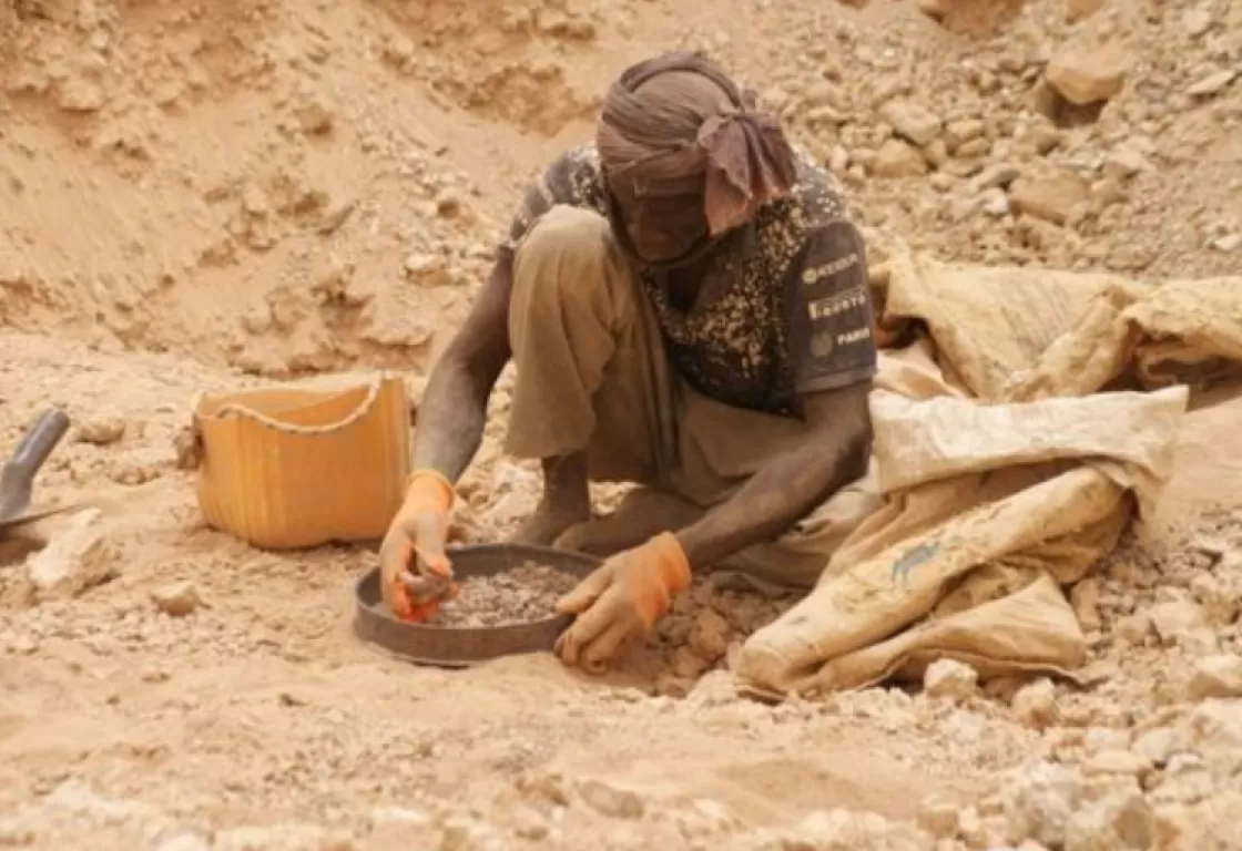 المنقّبون عن الذهب في موريتانيا يواجهون البطالة بالموت بين الحفر