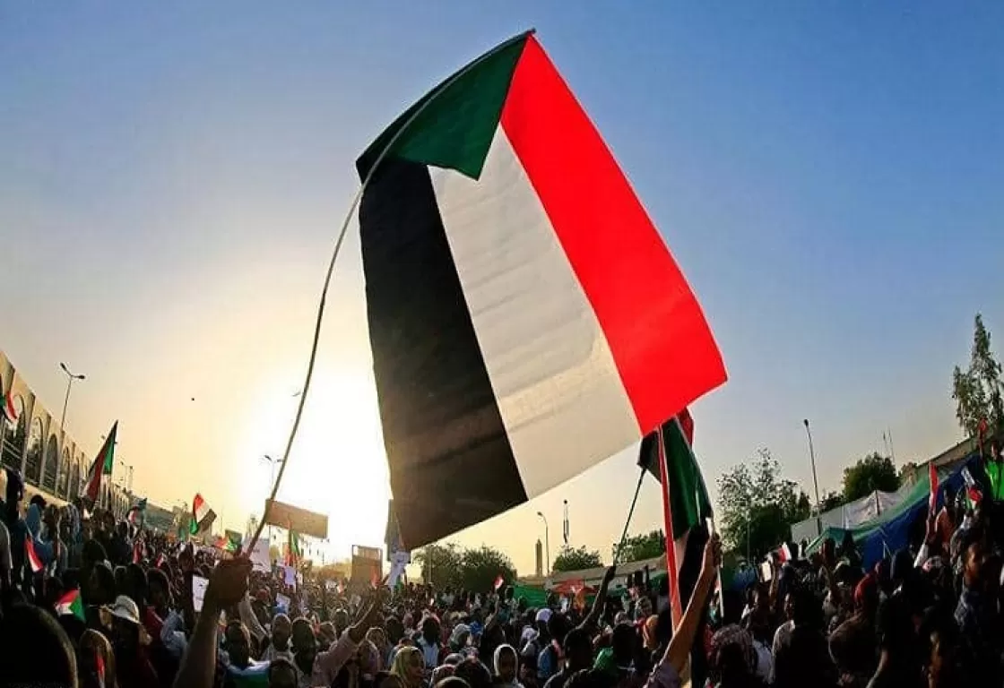 الإسلاميون في السودان يرفضون مصير إخوانهم في مصر وتونس
