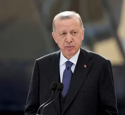 فيديو لأردوغان وهو يوزع أموالاً في إسطنبول يضعه في موقف محرج