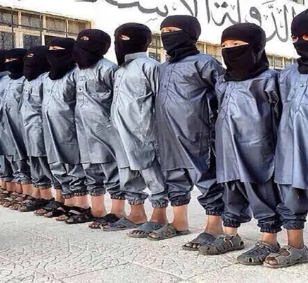 من الدعاية إلى الاستقطاب.. كيف تحولت منصات التواصل إلى ساحة لاستهداف الأطفال والشباب؟ من الدعاية إلى الاستقطاب.. كيف تحولت منصات التواصل إلى ساحة لاستهداف الأطفال والشباب؟