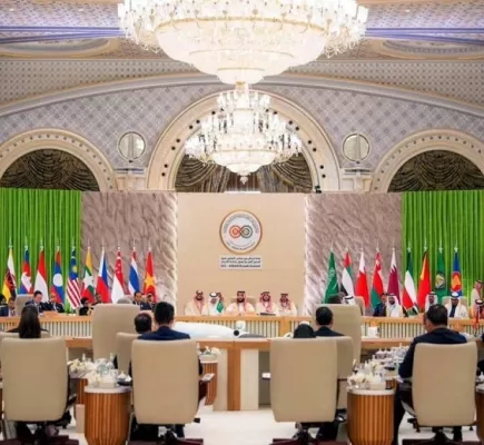 ما المكاسب الاقتصادية والسياسية للتعاون بين الخليج ودول (آسيان)؟