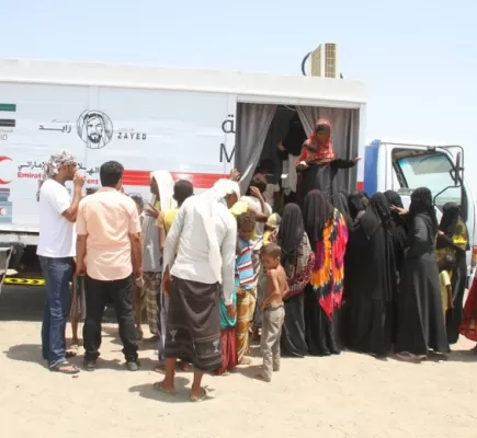 العيادات الإماراتية المتنقلة تخفف معاناة اليمنيين