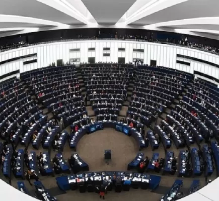 هل يسيطر الإخوان على البرلمان الأوروبي؟ رئيس حزب مصري يجيب