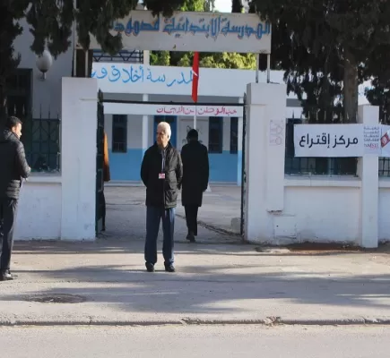 تونس: إقبال ضعيف على الانتخابات... والإخوان يستغلون الحدث للدعوة إلى احتجاجات حاشدة