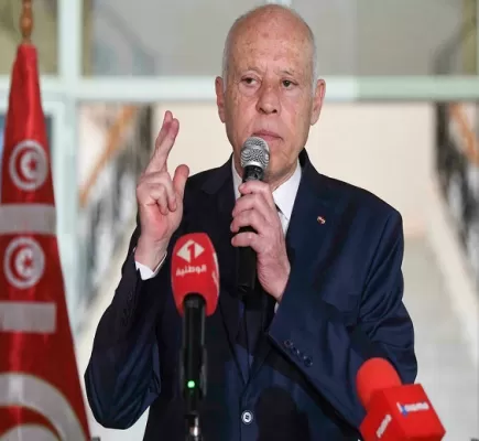 سعيد يتهم إخوان تونس بإخفاء المواد الأساسية لتأزيم الوضع... تفاصيل