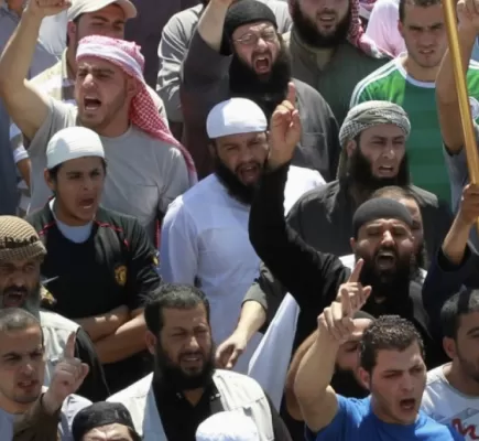 جماعات الإسلام السياسي إذ تجعل من الدين عبئاً على الدنيا جماعات الإسلام السياسي إذ تجعل من الدين عبئاً على الدنيا