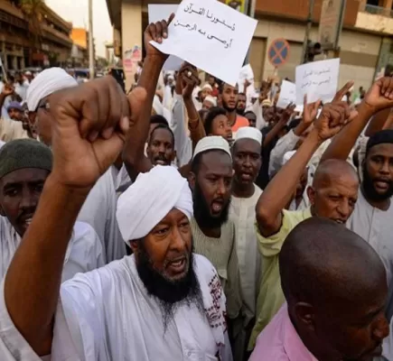 إخوان السودان... "غُولٌ" واحدٌ بوجوه متعددة إخوان السودان... "غُولٌ" واحدٌ بوجوه متعددة