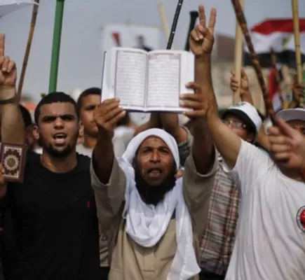 لماذا لم يتأثر تديّن مصر برحيل الإسلاميين؟