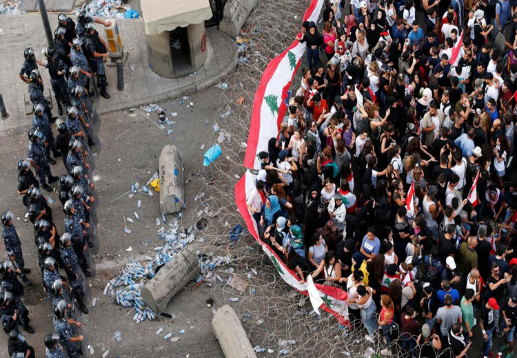 لليوم الخامس على التوالي.. اللبنانيون يصعّدون