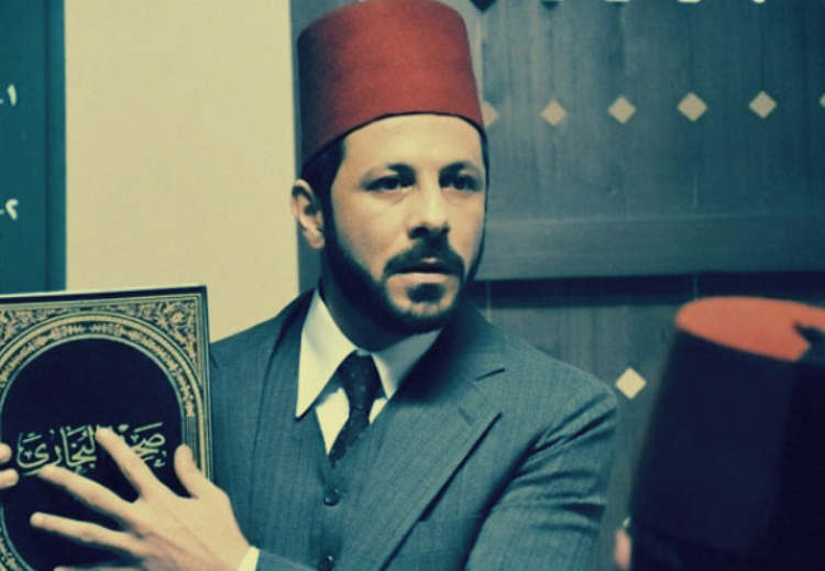إياد نصار يبرع في تجسيد السياسيين وكشف العقل الإخواني